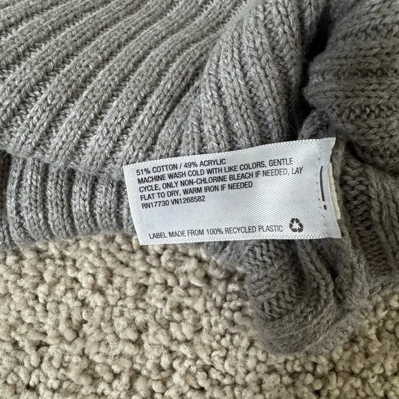 Gray Ribbed Cropped V-Neck Sweater - Picture 5 of 5